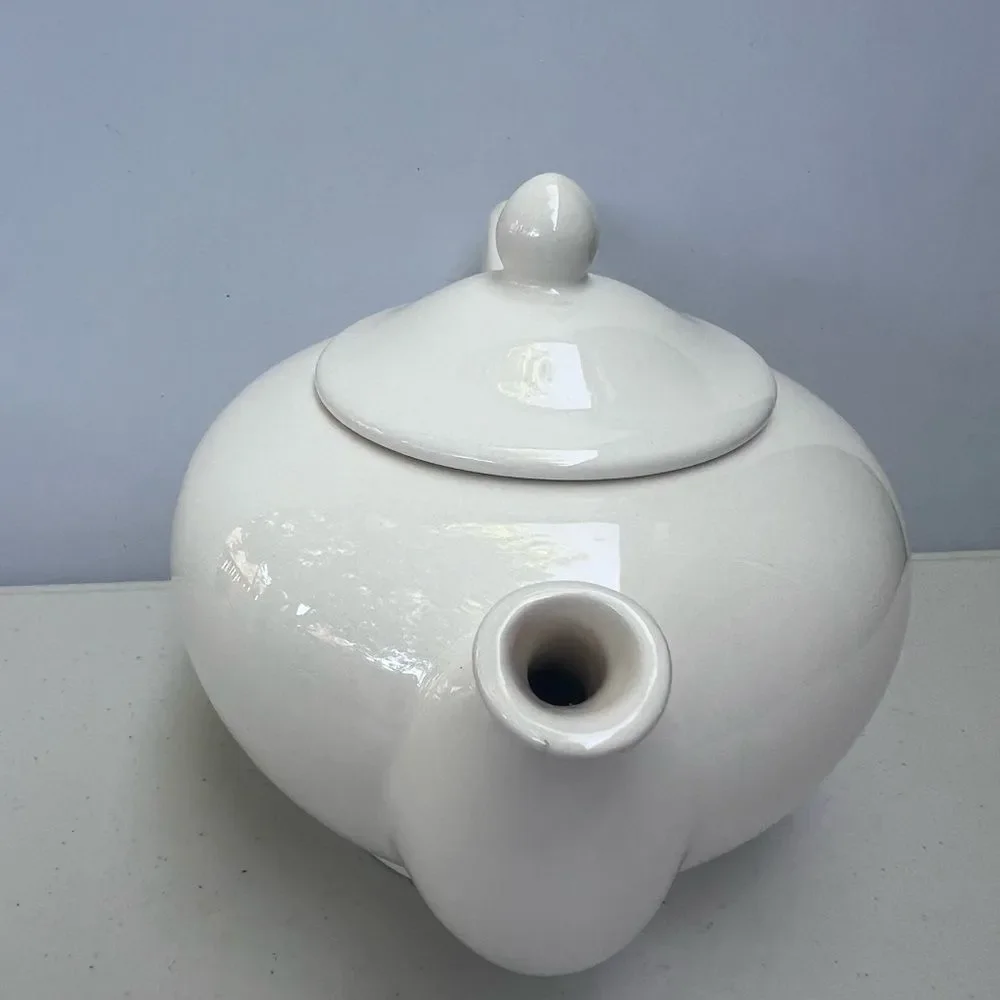 Vintage Pottery Barn BEE White China Tea Pot with mugs 8 oz